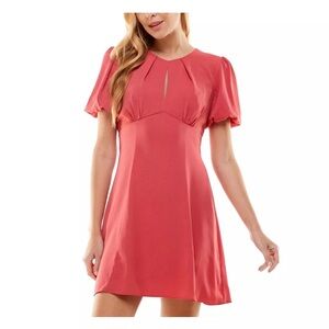 NWOT CITY STUDIOS Coral Puffed-Sleeve Open-Back Dress